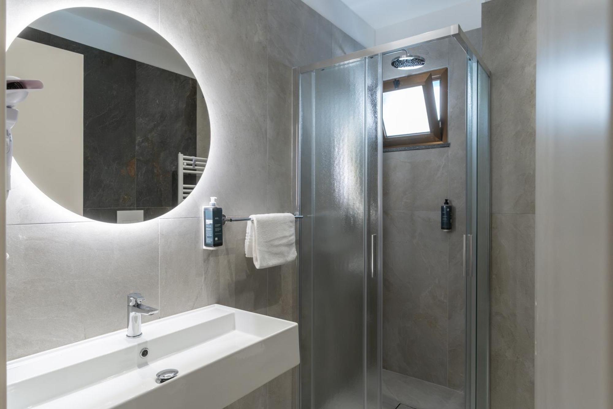 Triple Room,1673992051:JPEG